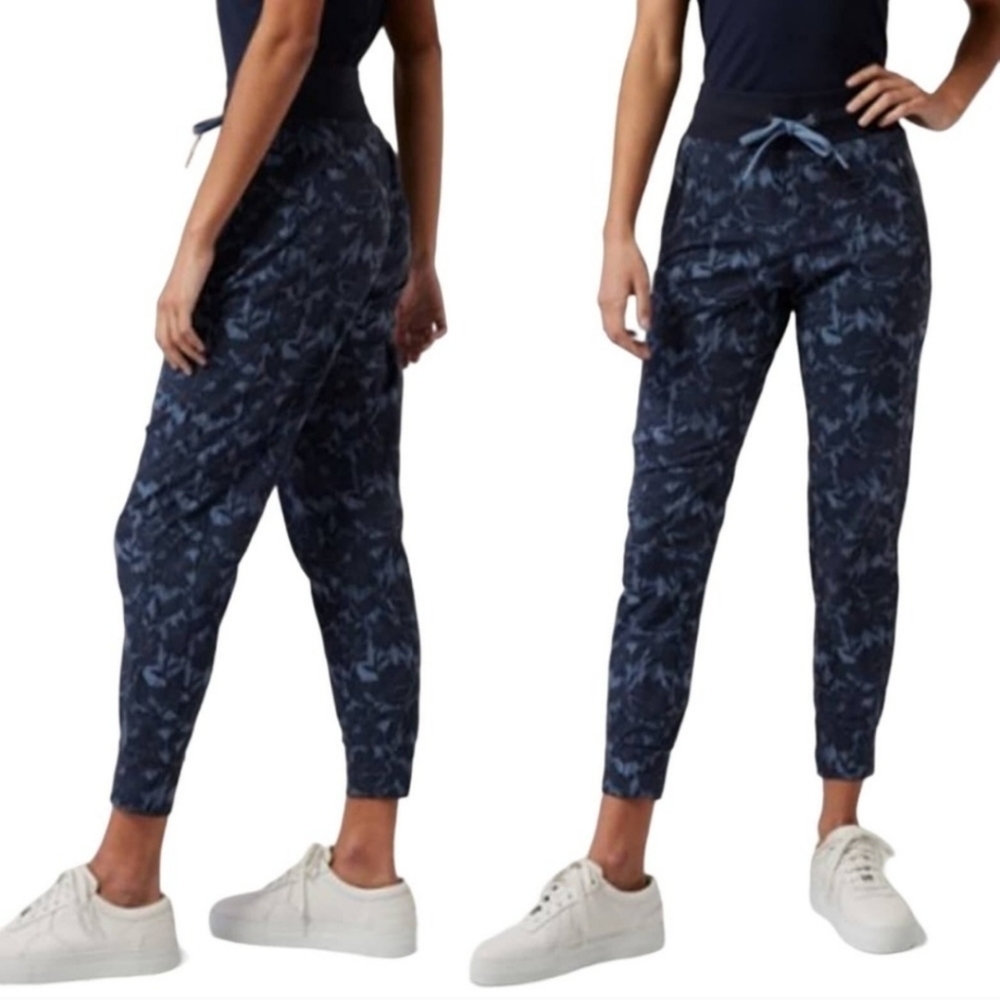 Athleta Sz 4 Trekkie North Joggers In Ethereal Bloom Cottage 988236-00